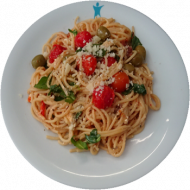 Spaghetti 'Mykonos' mit Hirtenkäse, Kirschtomaten und Oliven (3,19,24,62,81)